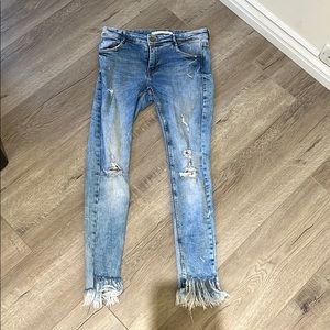 ZARA DISTRESSED JEANS